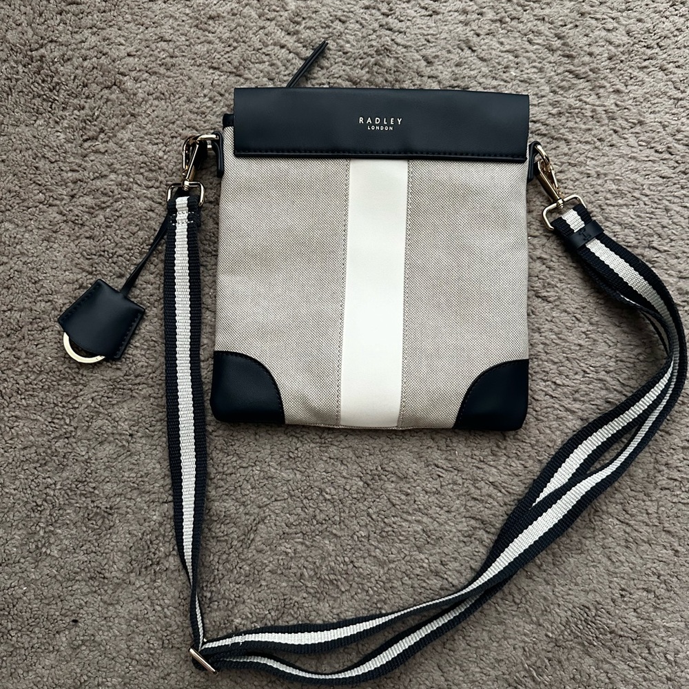 New. No tag. Radley London Morris Road medium Ziptop crossbody.